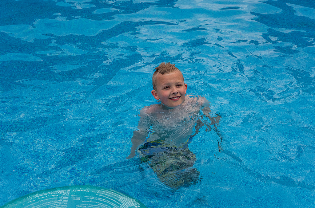 Lucius in pool