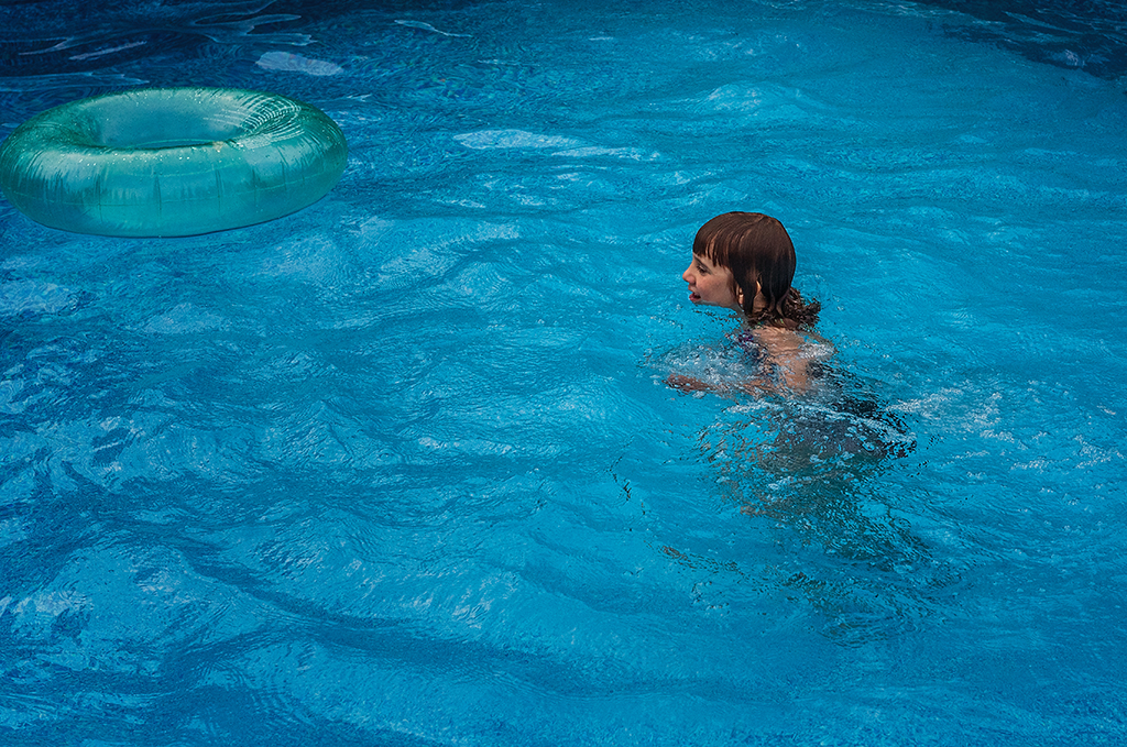 Ray Ray Swimming